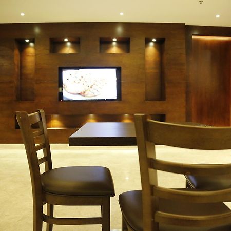 Flora Hotel Suite 2 فلورا2 للشقق المخدومة Rijád Exteriér fotografie